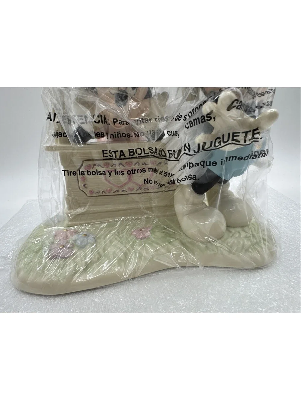 Lenox Disney Showcase 2010 “Kisses For Mickey” 8” 24K & Ivory China Figurine New